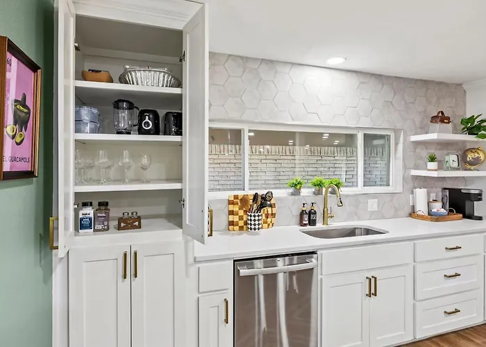 Holiday home Stylish Retreat-hot Tub + Huge Yard + Pet Friendly Fort Worth